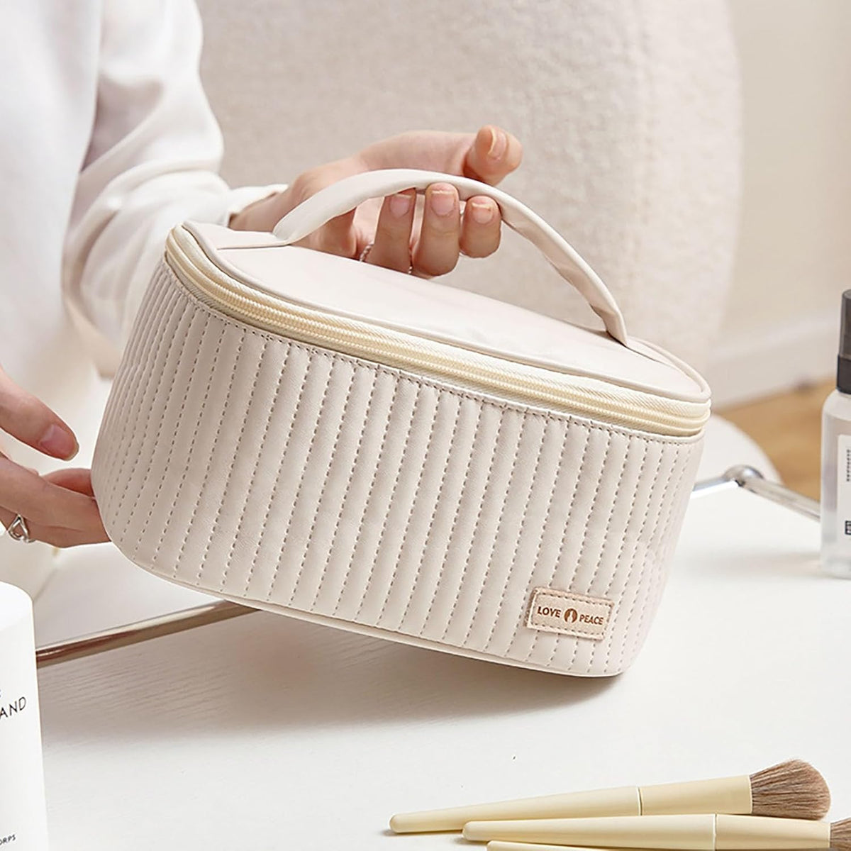 Makeup Bag,Waterproof Large Capacity PU Leather Portable Makeup Bag Organizer,Travel Toiletry Bag,Cosmetic Bags,Travel Makeup Bag for Girls Gifts Daughter Women